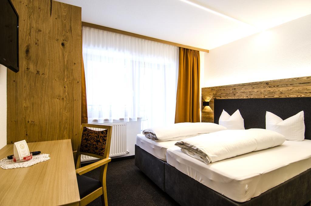 Hotel Garni Persutt Ішгль Екстер'єр фото